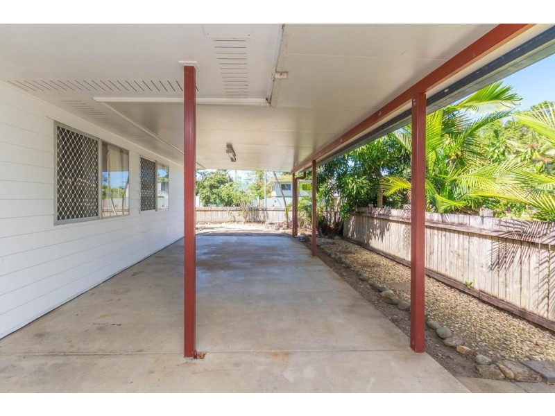 1 Witney Street, Manoora QLD 4870