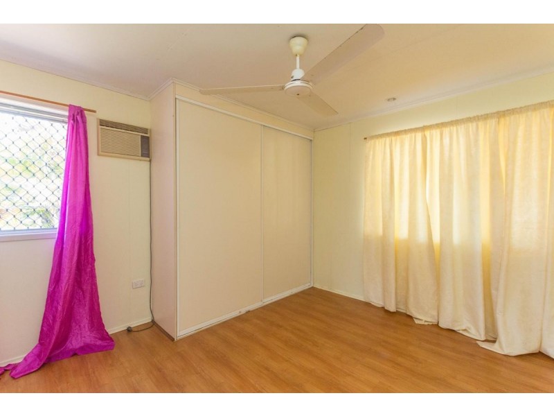 1 Witney Street, Manoora QLD 4870