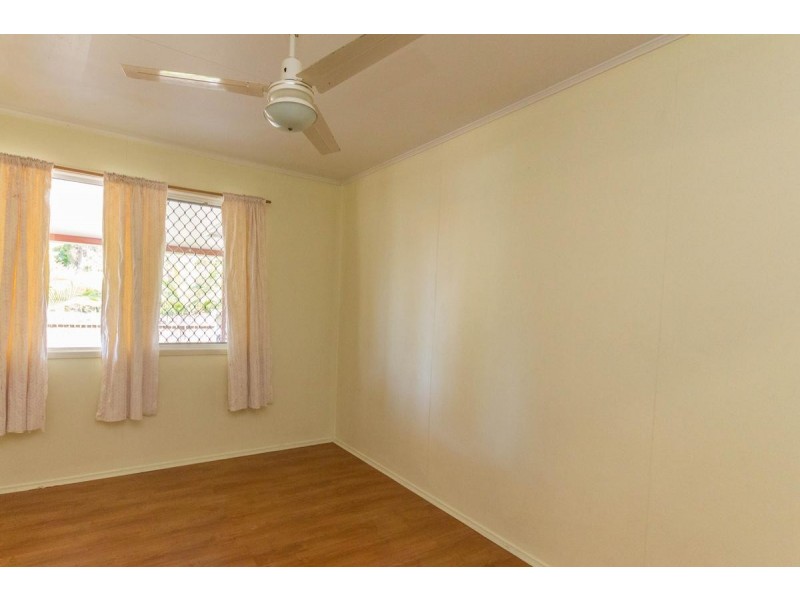 1 Witney Street, Manoora QLD 4870