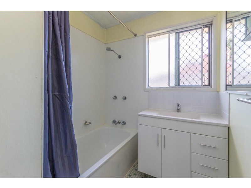 1 Witney Street, Manoora QLD 4870