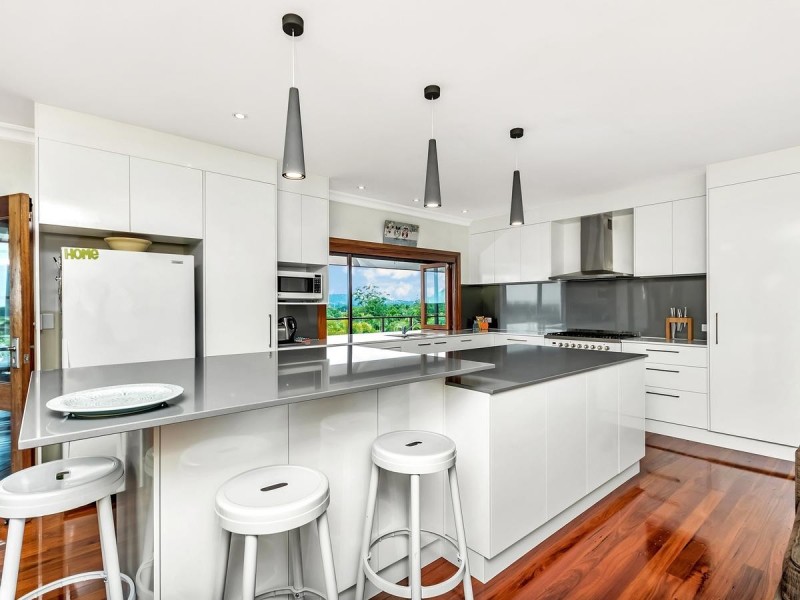 13 Ellestree Close, Redlynch QLD 4870