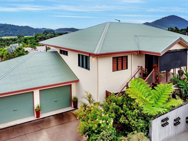 13 Ellestree Close, Redlynch QLD 4870