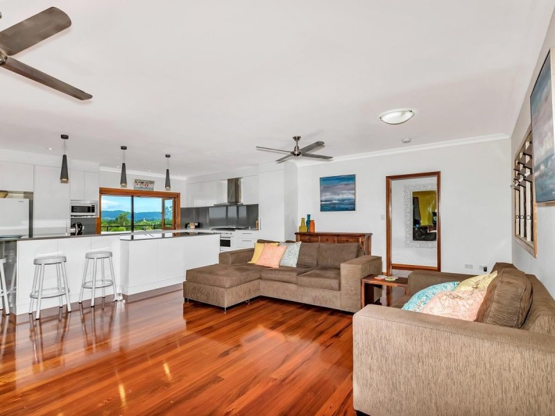 13 Ellestree Close, Redlynch QLD 4870