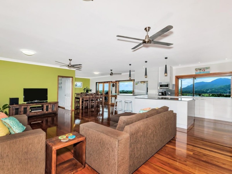 13 Ellestree Close, Redlynch QLD 4870