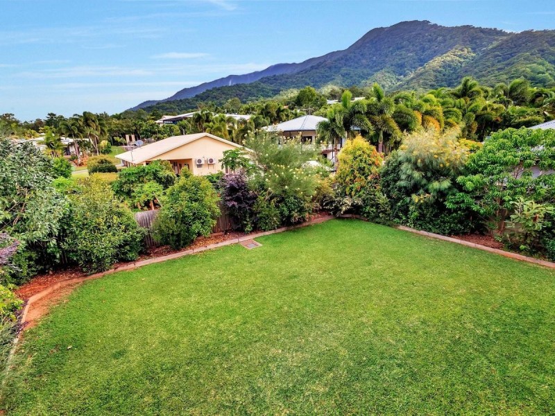 13 Ellestree Close, Redlynch QLD 4870