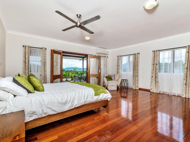 13 Ellestree Close, Redlynch QLD 4870