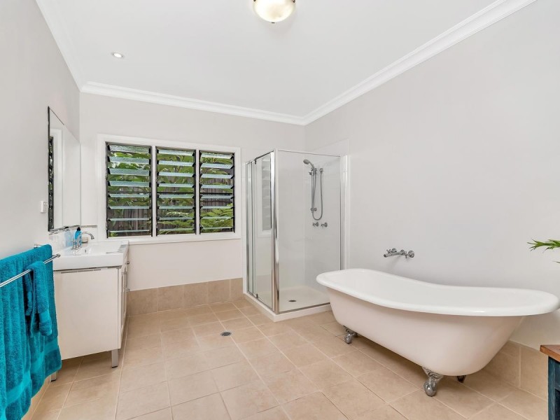 13 Ellestree Close, Redlynch QLD 4870