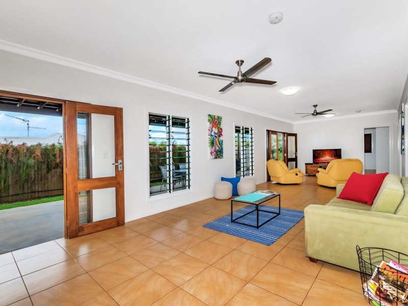 13 Ellestree Close, Redlynch QLD 4870