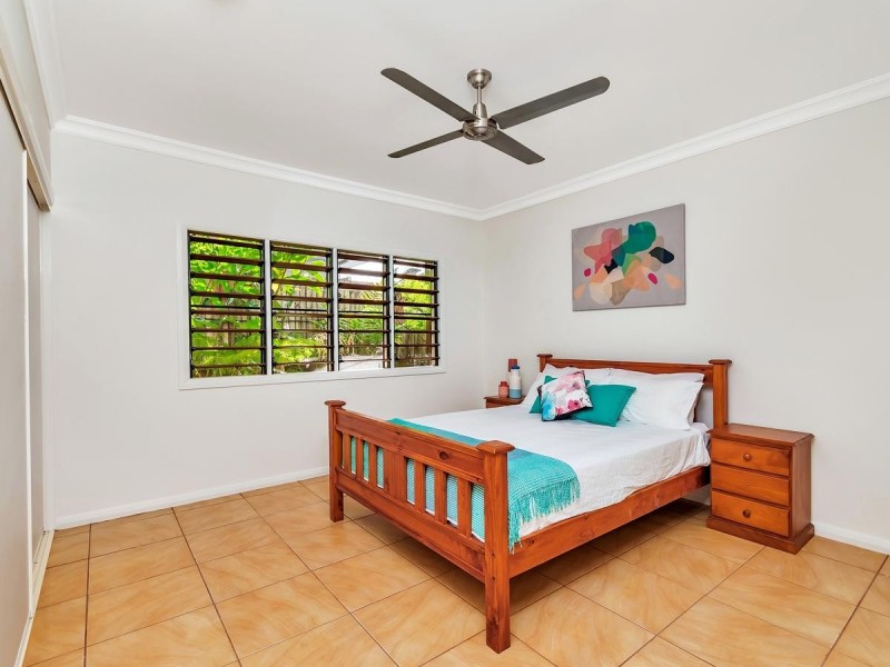 13 Ellestree Close, Redlynch QLD 4870