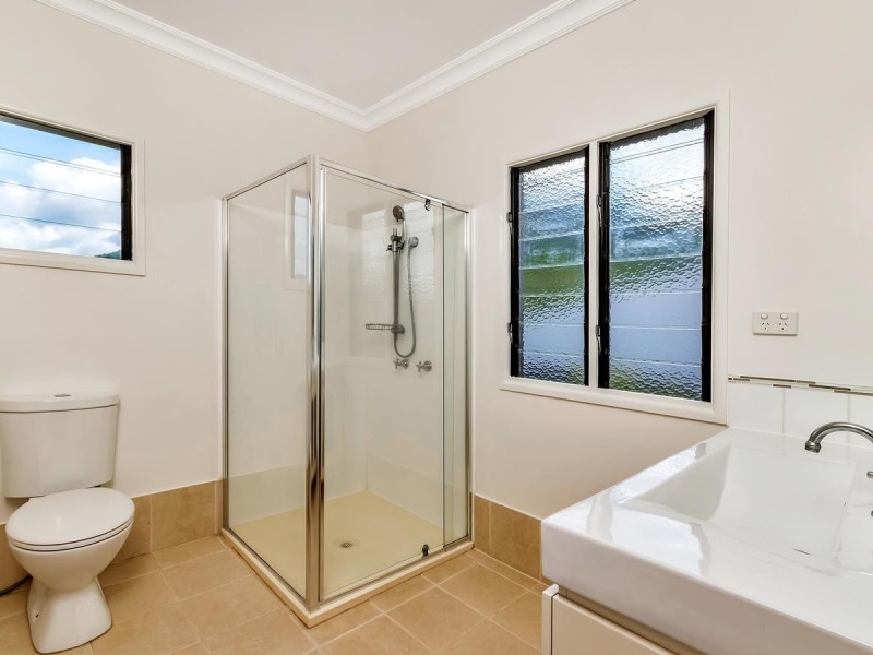 13 Ellestree Close, Redlynch QLD 4870