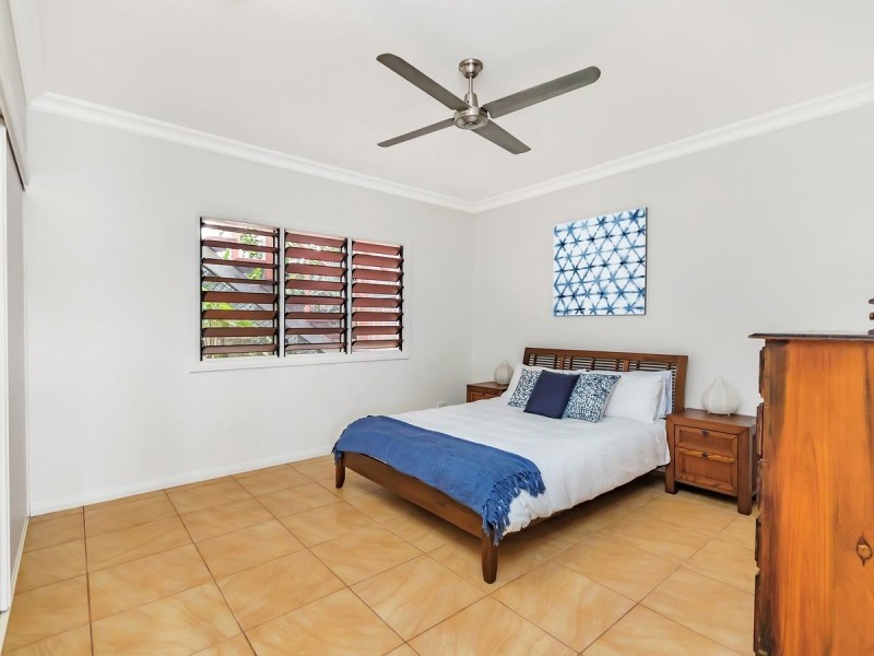 13 Ellestree Close, Redlynch QLD 4870