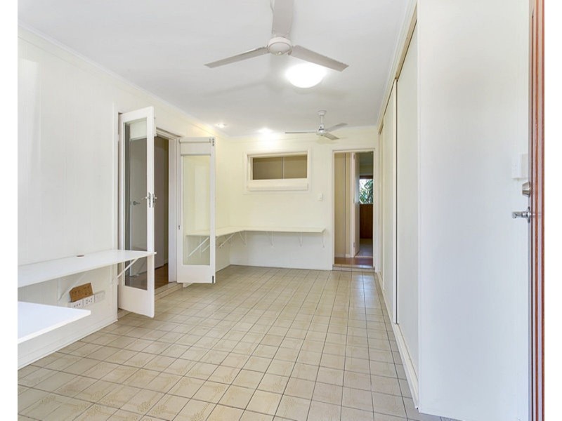 11 Creedy Street, Westcourt QLD 4870