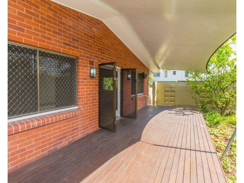 11 Creedy Street, Westcourt QLD 4870