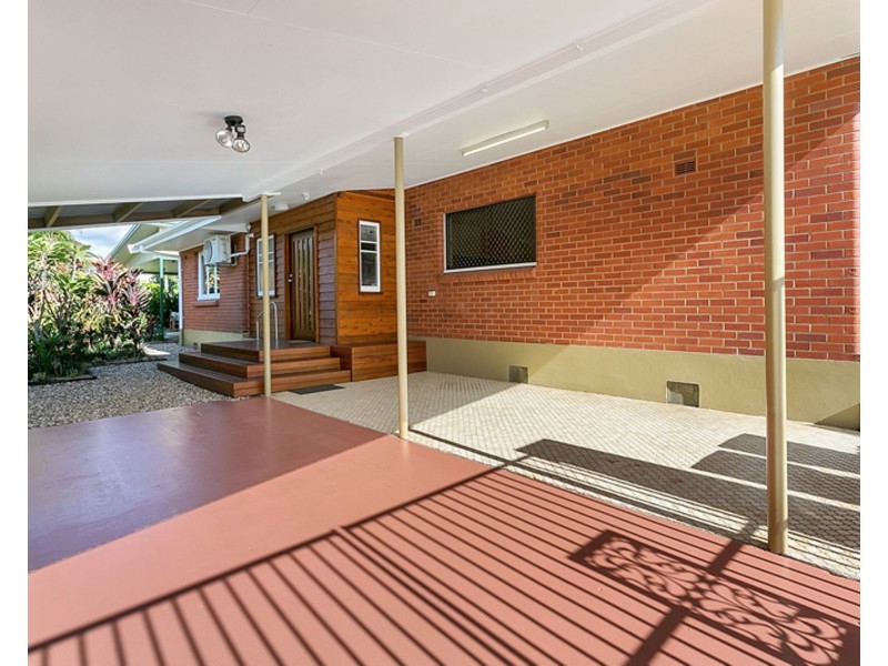 11 Creedy Street, Westcourt QLD 4870