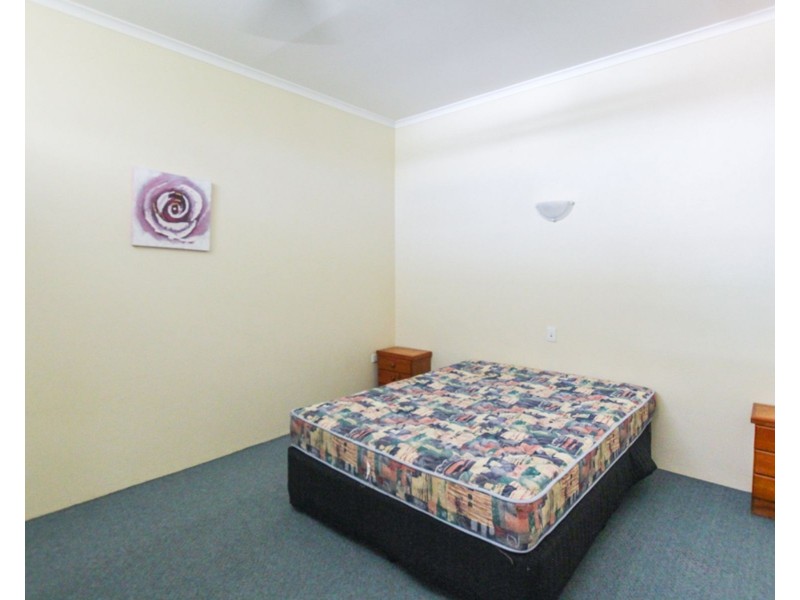 13/239 Lake Street, Cairns City QLD 4870