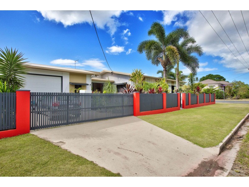 25 Collinson Street, Westcourt QLD 4870