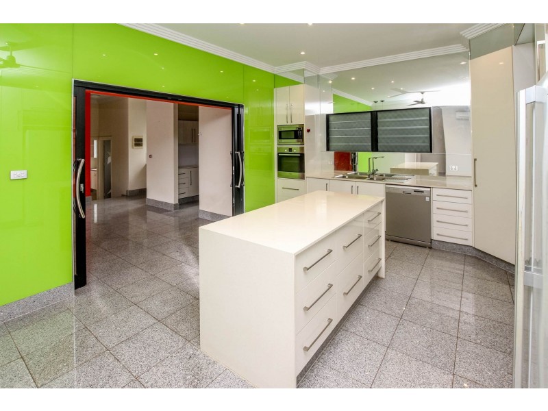 25 Collinson Street, Westcourt QLD 4870