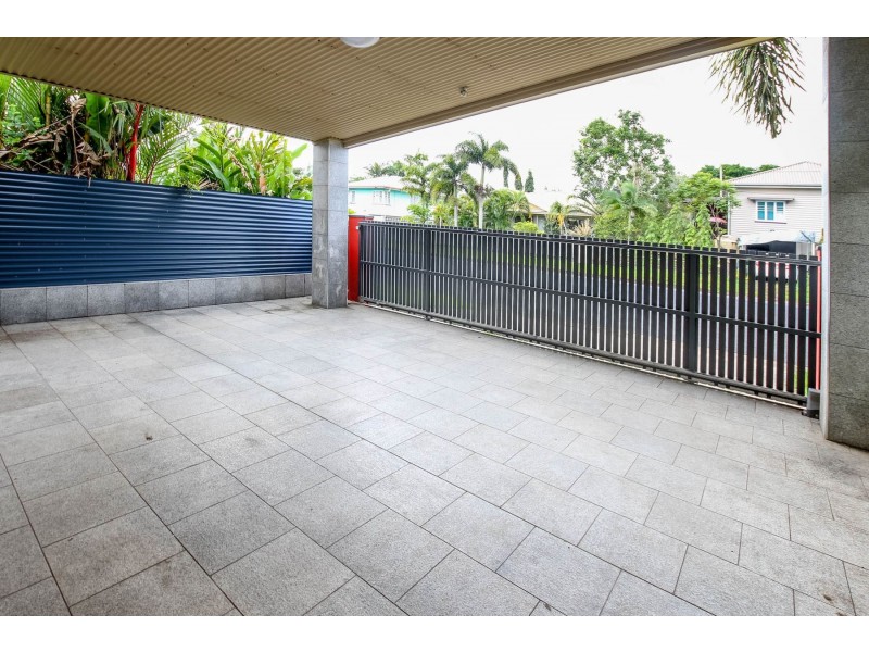 25 Collinson Street, Westcourt QLD 4870