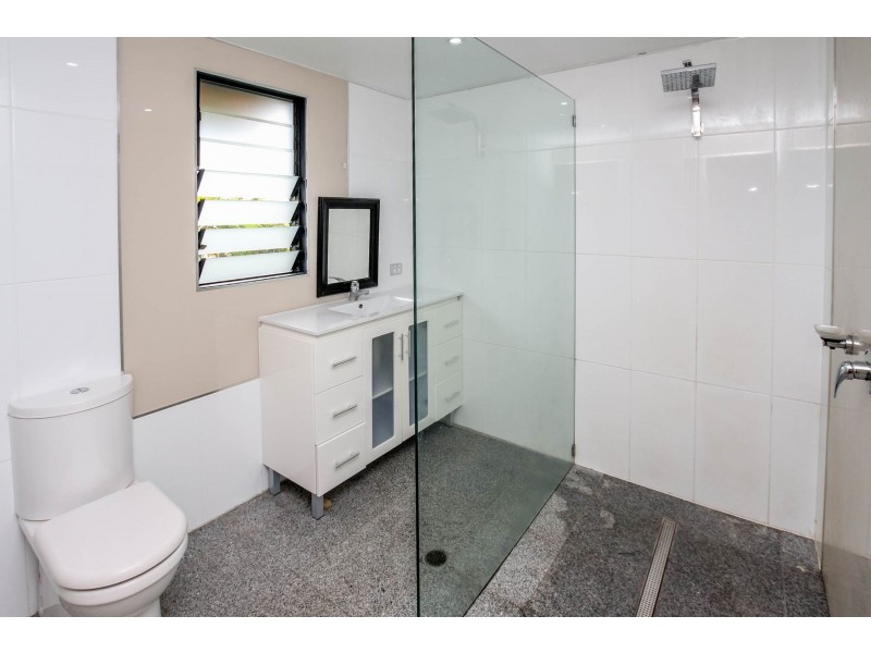 25 Collinson Street, Westcourt QLD 4870