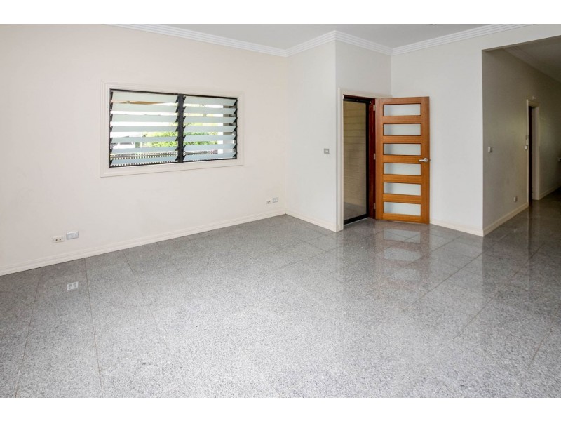 25 Collinson Street, Westcourt QLD 4870