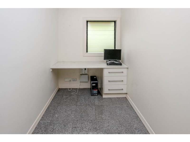 25 Collinson Street, Westcourt QLD 4870