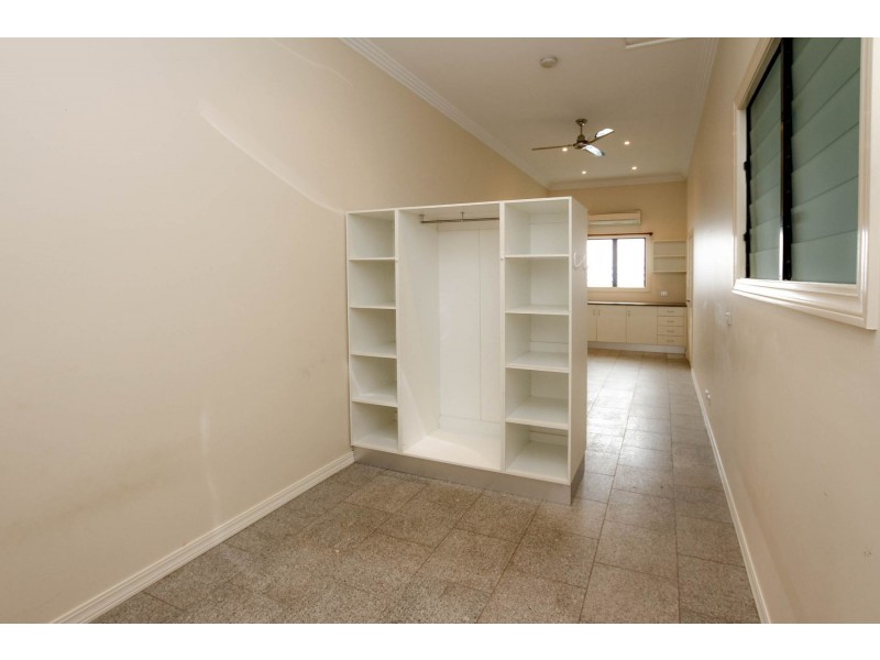 25 Collinson Street, Westcourt QLD 4870