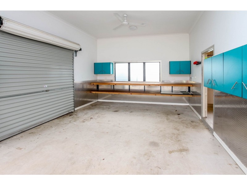 25 Collinson Street, Westcourt QLD 4870