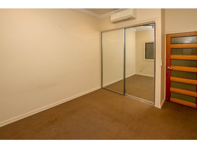 25 Collinson Street, Westcourt QLD 4870