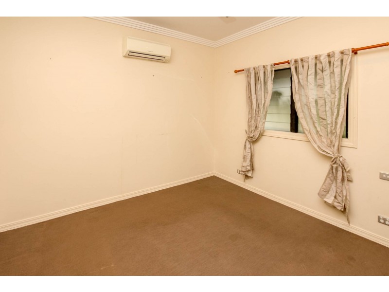 25 Collinson Street, Westcourt QLD 4870