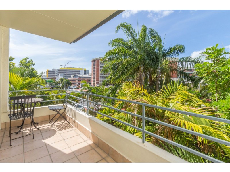 10/221 Lake Street, Cairns North QLD 4870