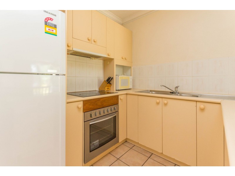 10/221 Lake Street, Cairns North QLD 4870