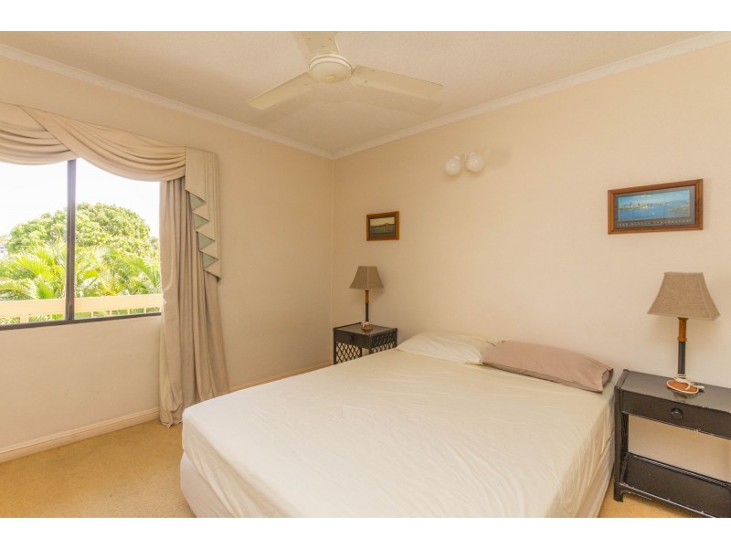 10/221 Lake Street, Cairns North QLD 4870