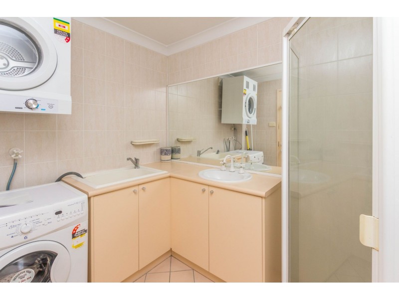 10/221 Lake Street, Cairns North QLD 4870