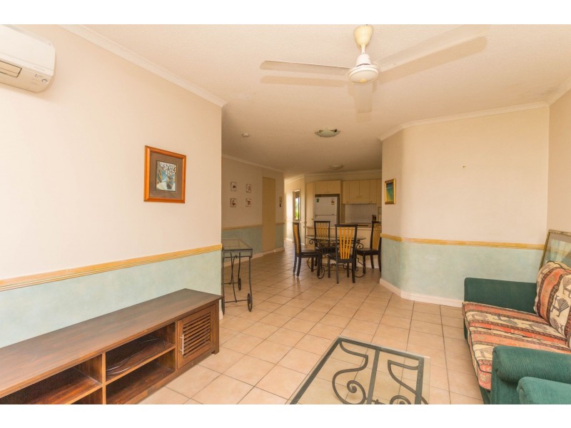 10/221 Lake Street, Cairns North QLD 4870