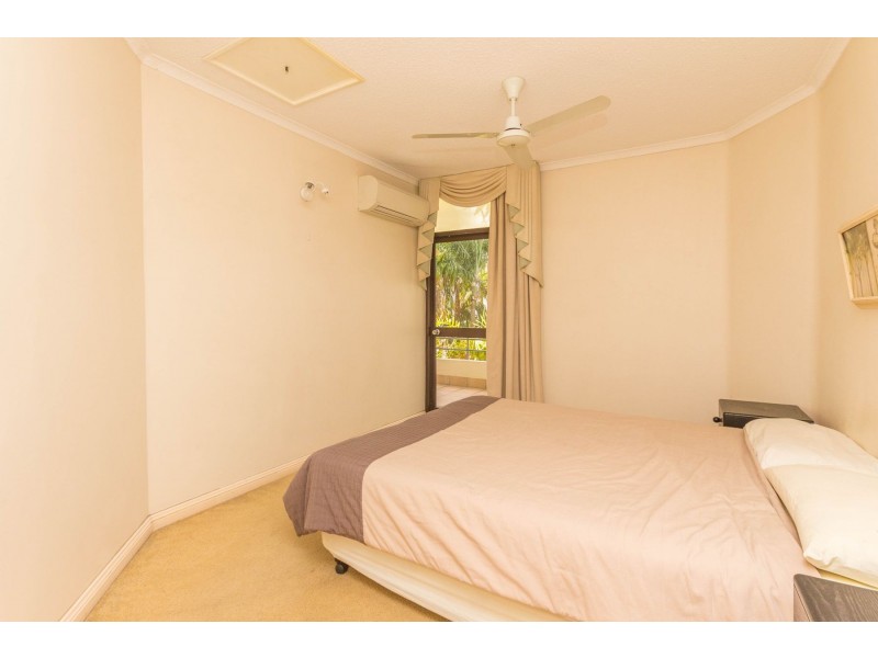 10/221 Lake Street, Cairns North QLD 4870