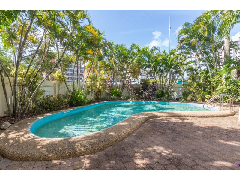 10/221 Lake Street, Cairns North QLD 4870