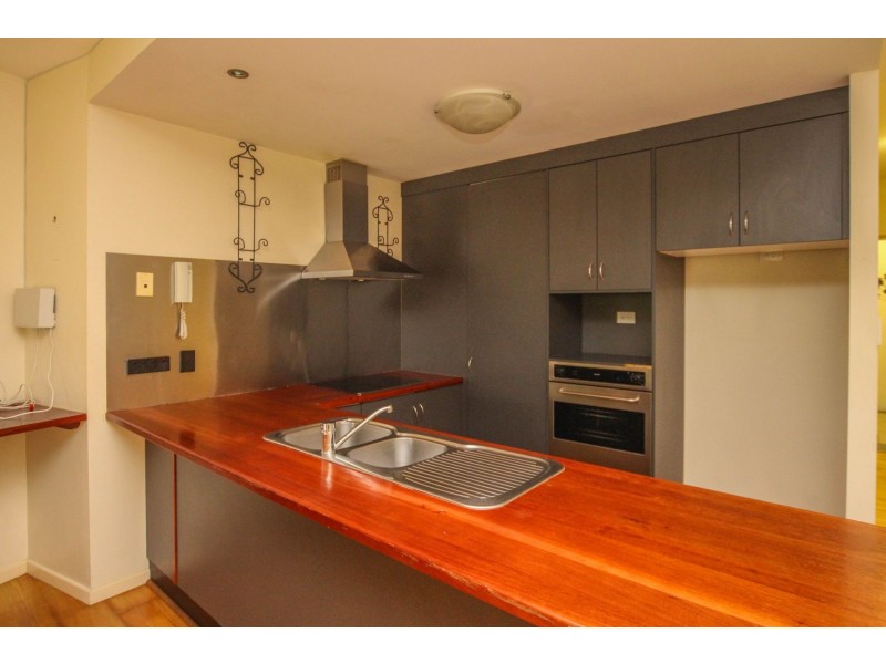 4/33 Digger Street, Cairns North QLD 4870