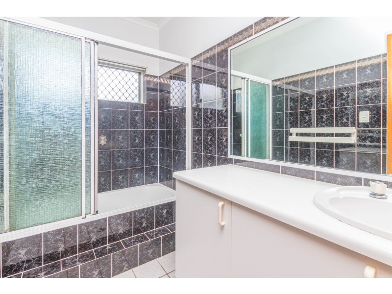 1/6 Allan Street, Bungalow QLD 4870