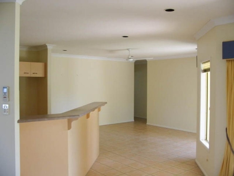 8 Quadrio Crescent, Brinsmead QLD 4870