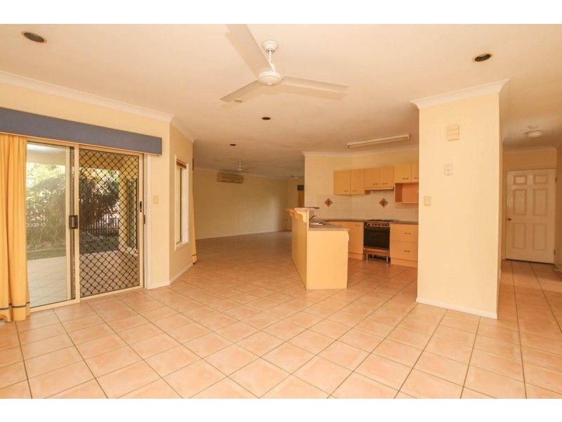 8 Quadrio Crescent, Brinsmead QLD 4870