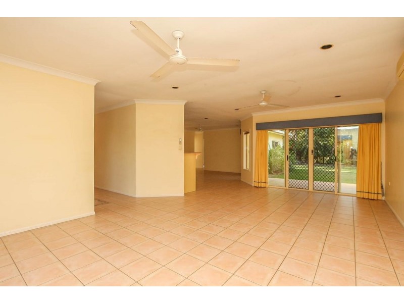 8 Quadrio Crescent, Brinsmead QLD 4870