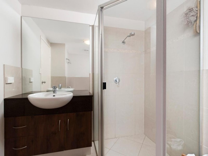 18/351 Lake Street, Cairns North QLD 4870