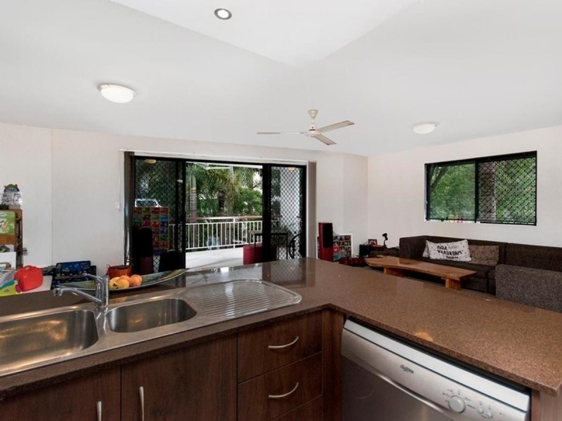 18/351 Lake Street, Cairns North QLD 4870