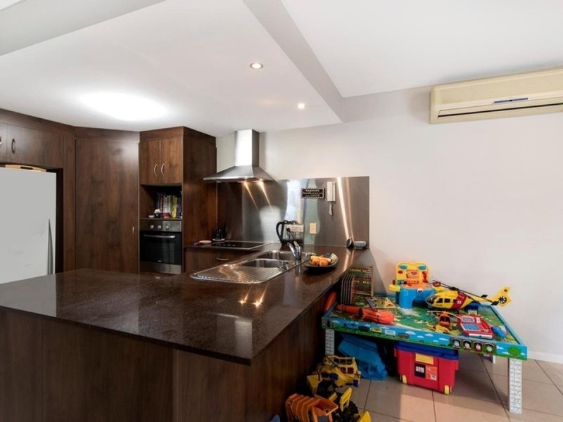 18/351 Lake Street, Cairns North QLD 4870