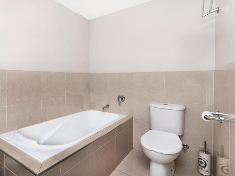 18/351 Lake Street, Cairns North QLD 4870