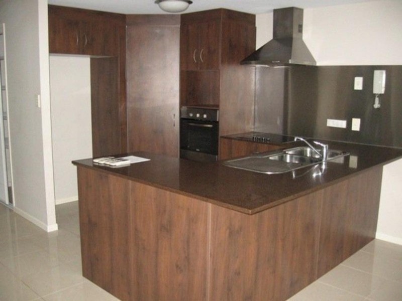 18/351 Lake Street, Cairns North QLD 4870