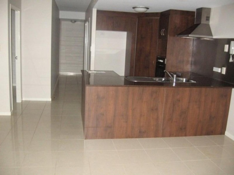 18/351 Lake Street, Cairns North QLD 4870