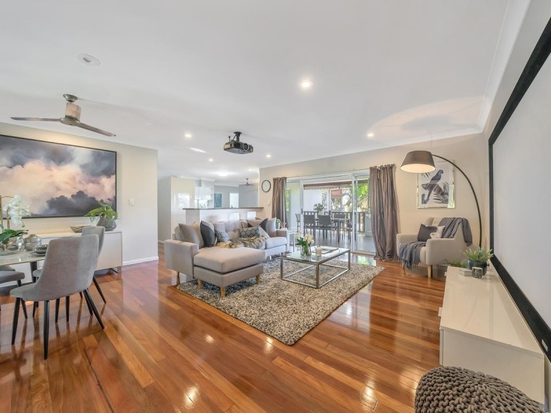 17 Solomon Place, Mooroobool QLD 4870