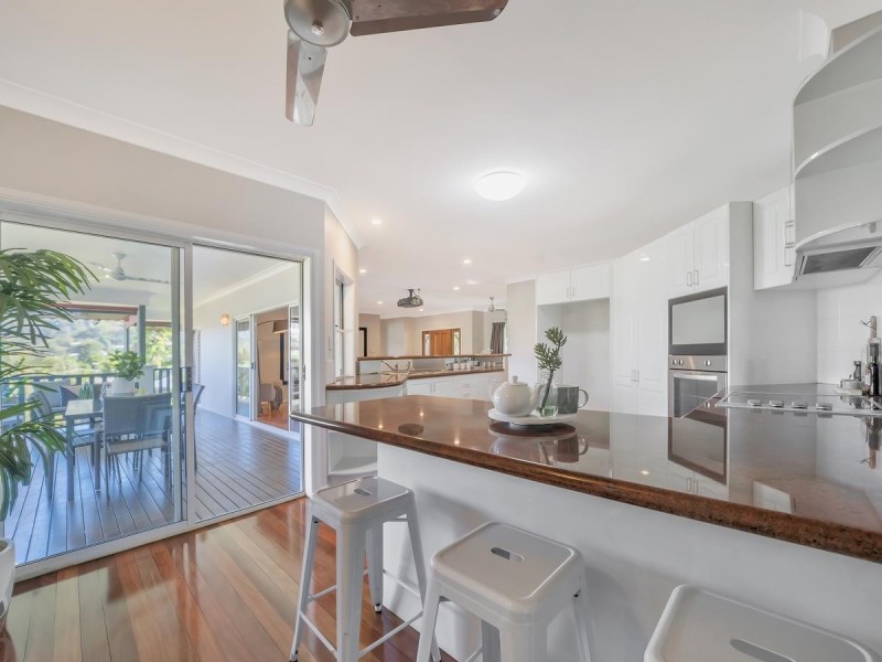 17 Solomon Place, Mooroobool QLD 4870