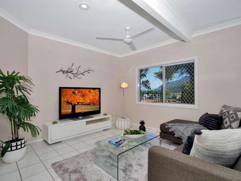 17 Solomon Place, Mooroobool QLD 4870